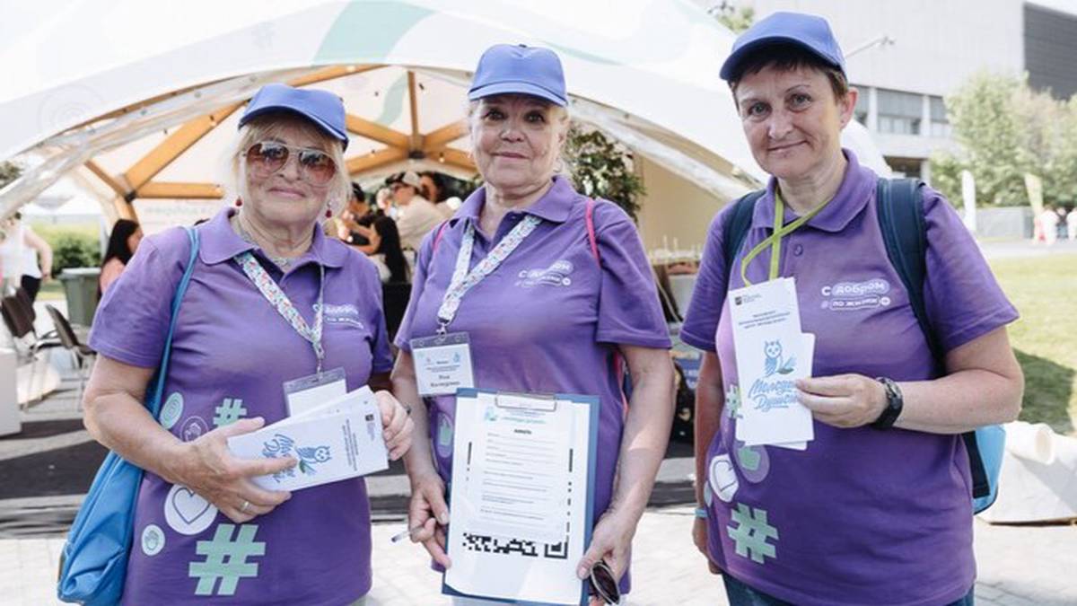 Москвичам рассказали о работе «серебряных» волонтеров этим летом