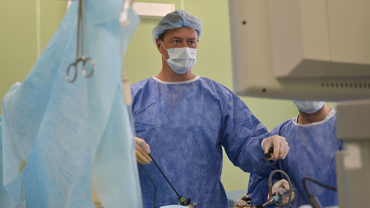 Более 2 тысяч хирургических вмешательств выполнили в гибридных операционных Москвы