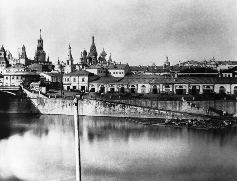 От сталинской высотки до парящего моста: интересное о Зарядье