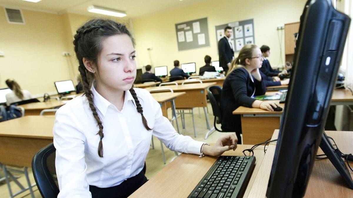 Кабинеты информатики московских школ переоборудуют до конца года