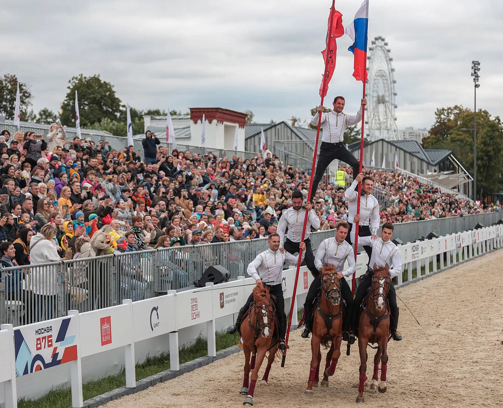 Центр национальных конных традиций на ВДНХ проводит сезон грандиозным шоу