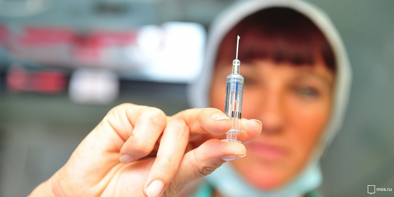 Жить без страха: почему вакцина особенно нужна пожилым