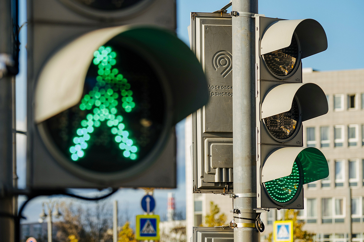 Как в Москве обновляют светофоры для безопасности пешеходов и автомобилистов