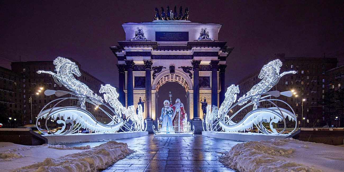 Москву начали украшать к новогодним и рождественским праздникам