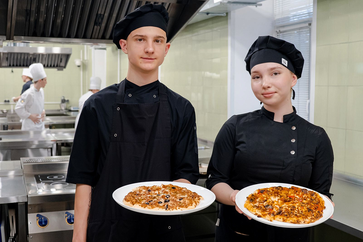 Повара известных ресторанов провели кулинарные мастер-классы для студентов 