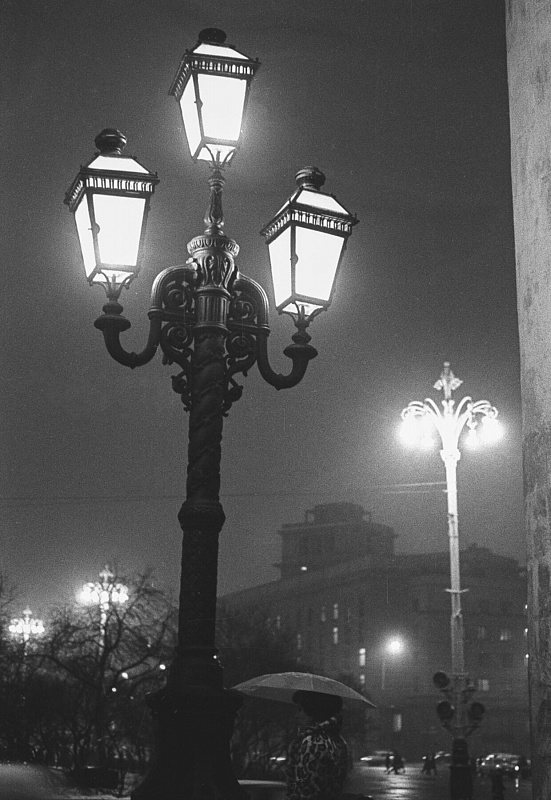 Как в столице в 1950-х годах наладили систему уличного освещения